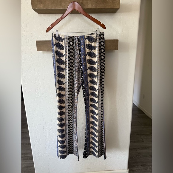 Mudd|Bohemian Patterned Flare Pants,mixed pattern•••Size LARGE,Beachy style - Picture 2 of 10